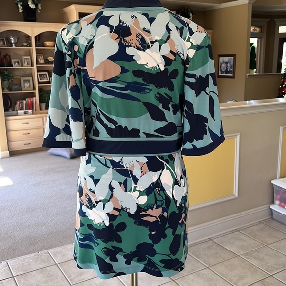 BCBG MAXAZRIA Size Medium M Shirt Top - Picture 6 of 9